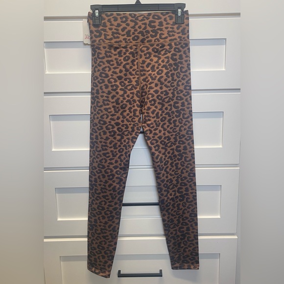 NWT Dillard’s Cheetah High Waisted Leggings - Picture 4 of 4